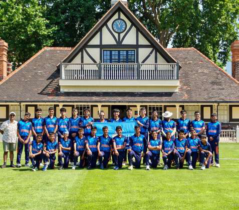 Students at an international cricket experience